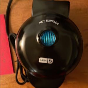 Single egg machine. New never used comes w manual. Brand dash